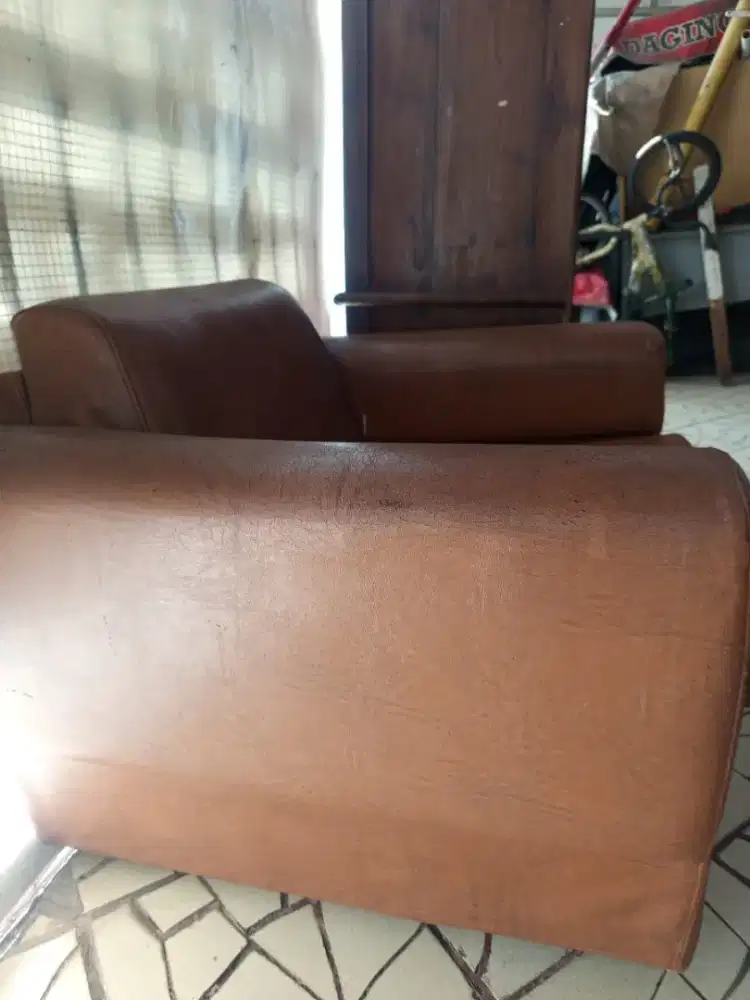 KURSI SOFA BAHAN KULIT SINTETIS