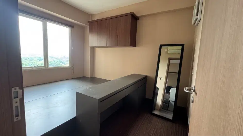 Semi-furnished premium dengan custom built-in interior