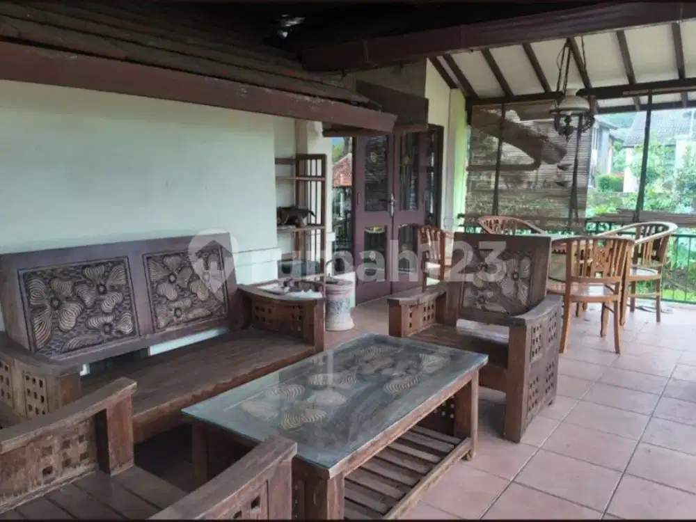 Murah!! Jual Cepat Villa Taman Luas di Area Lembang Bandung