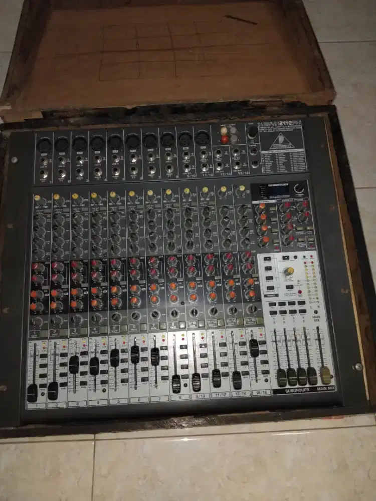 MIXER BEHRINGER 16CH