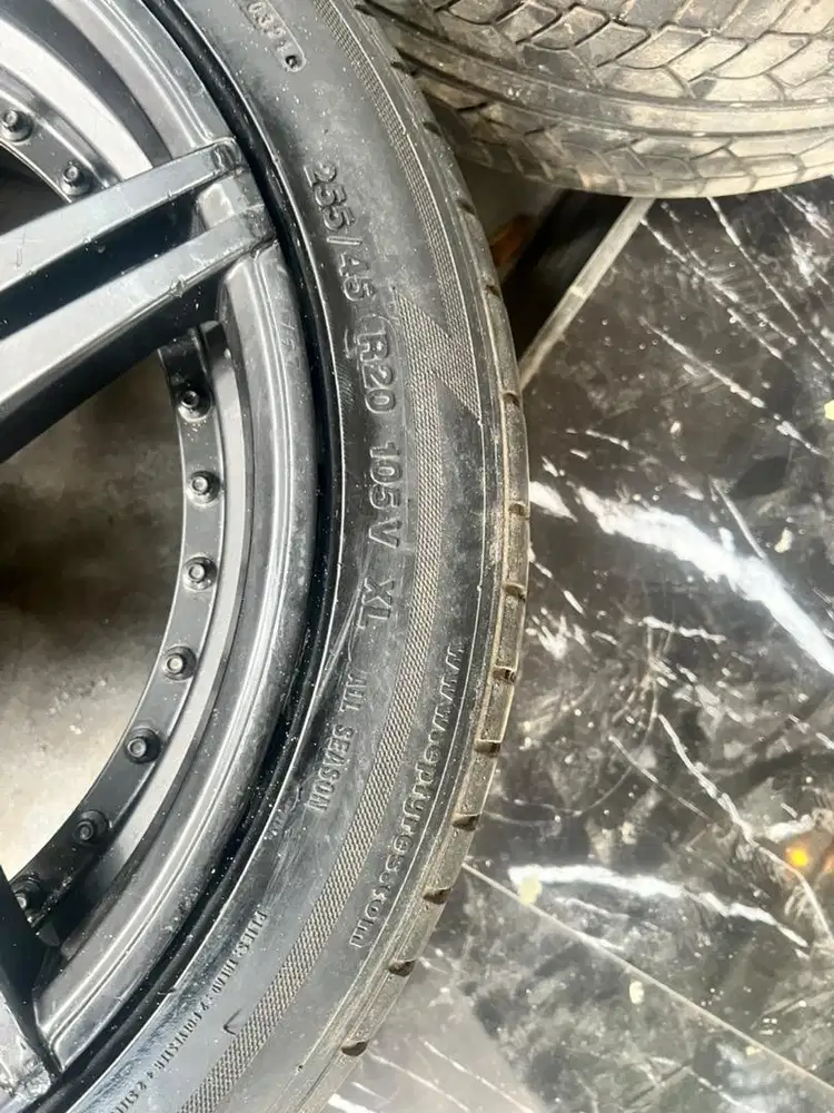 FS velg ring 20 plus ban  80 % ex honda crv