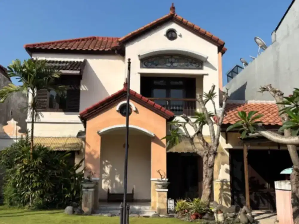Dijual Rumah Vintage Classic - Crystal Golf, Surabaya Barat