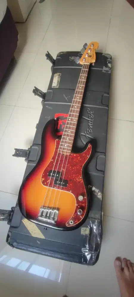 DIJUAL BASS FENDER PRECISION AMERICAN STANDART CORONA CALIFORNIA 2008