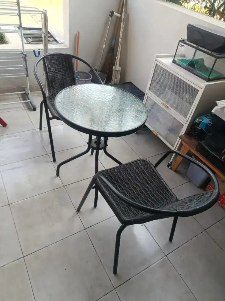 kursi meja teras outdoor minimalis aesthetic
