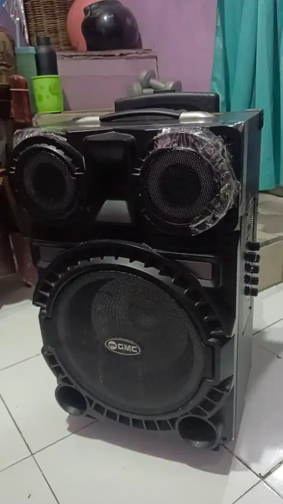 Speker aktif portable GMC bluetooth 897W 12inc minus siku body pecah