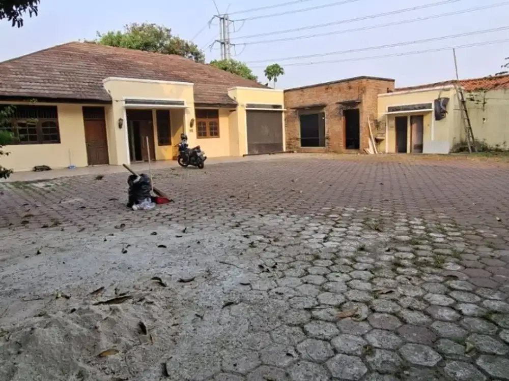 Rumah Pinggir Jalan Cocok Untuk Usaha di Puri Kembangan!