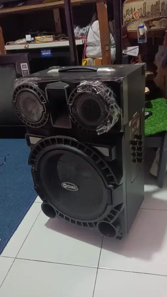 Speker aktif portable GMC bluetooth 897W 12inc minus siku body pecah