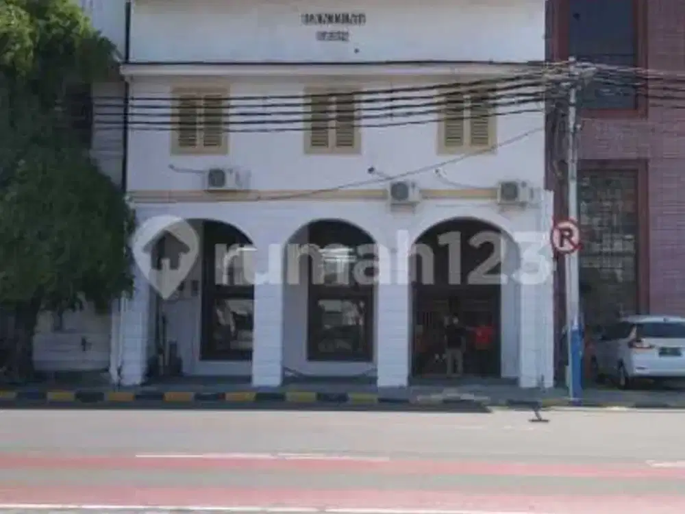 Disewakan Gedung di Kota Tua, Parkir Hingga 30 Mobil