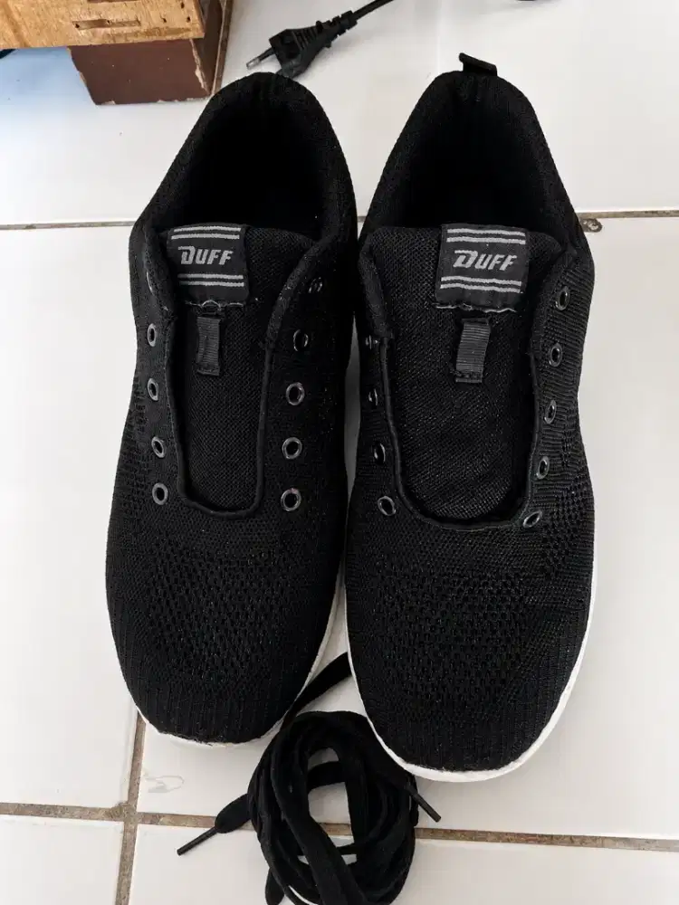 sneakers merk lokal Duff