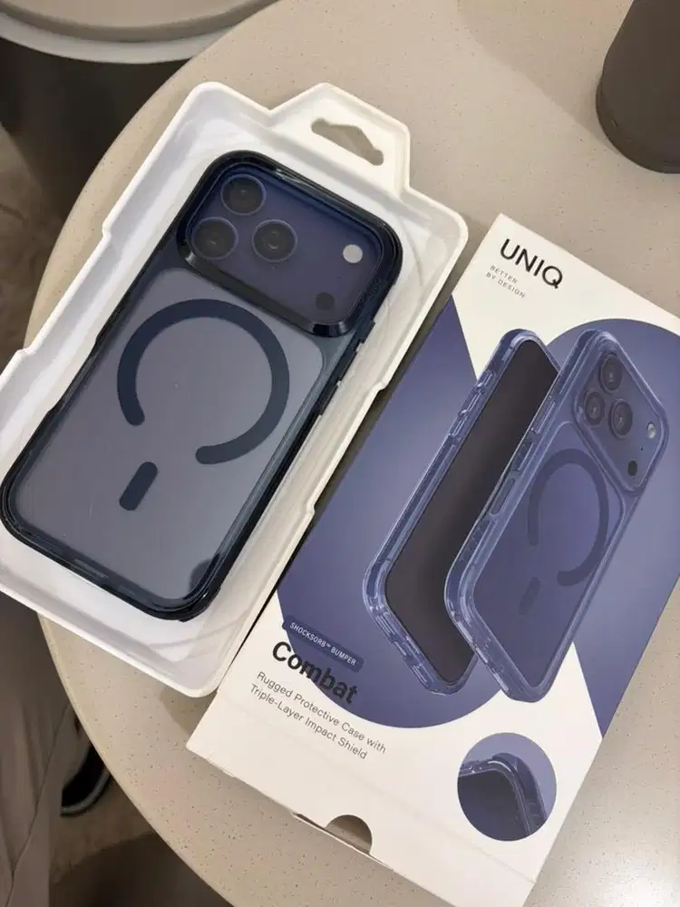 Case iphone 17 pro UNIQ  combat casing  blue navy