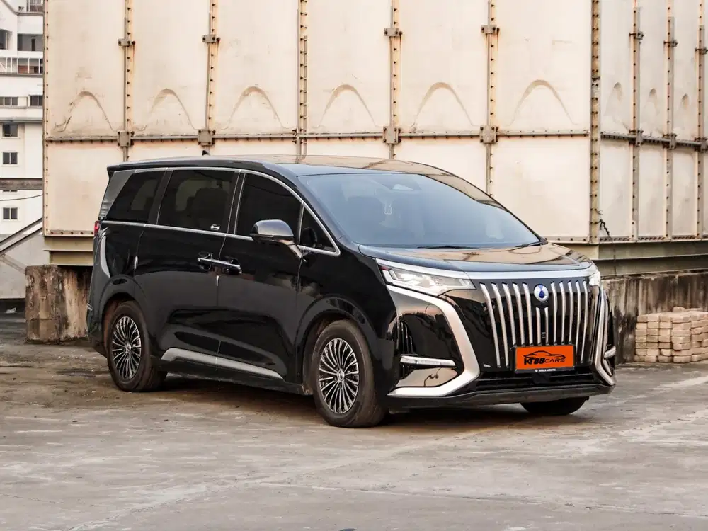 Denza D9 EV Matic 2025 hitam