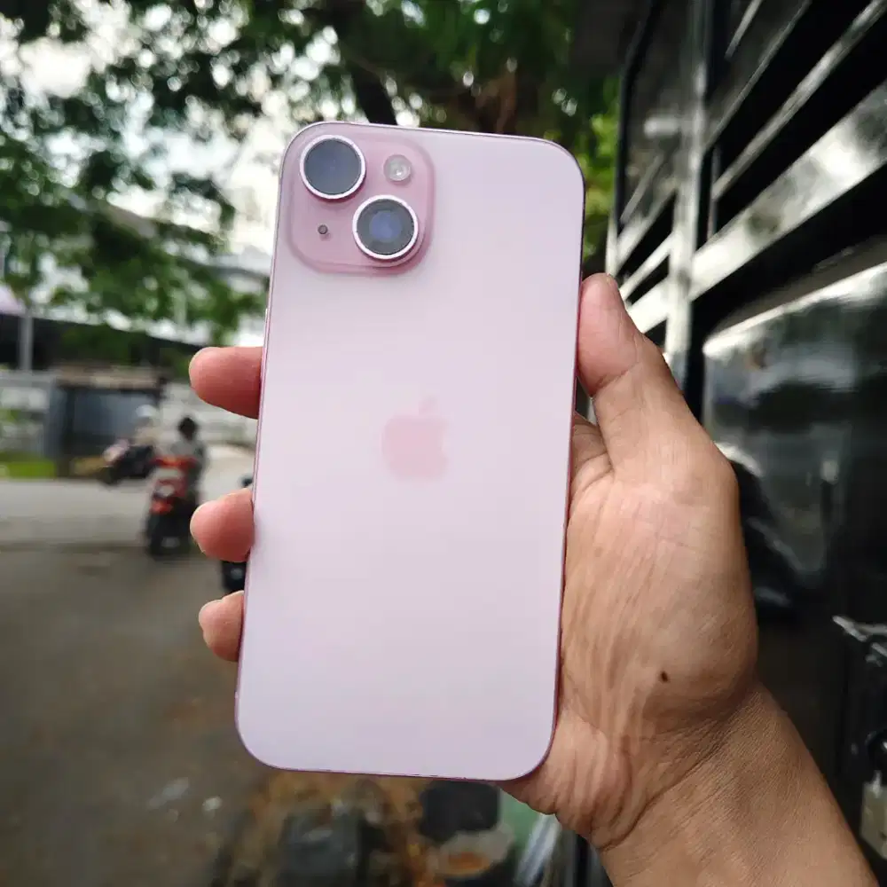 iphone 15 128GB ibox 128GB lengkap semua masih ori bh 77
