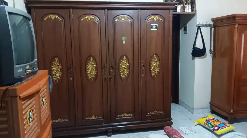 Maharin nih om tante lemari jati ukiran 4 pintu solo