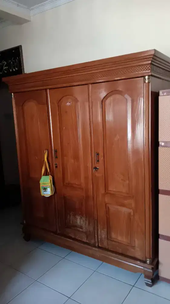 Maharin om tante lemari jati 3 pintu