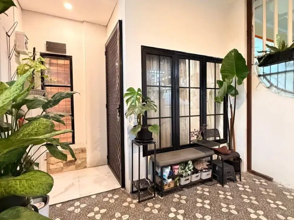 Dijual Cepat Rumah 2.5 Lantai Full Furnished Siap Huni SHM Taman Palem Lestari Cengkareng Jakarta Barat