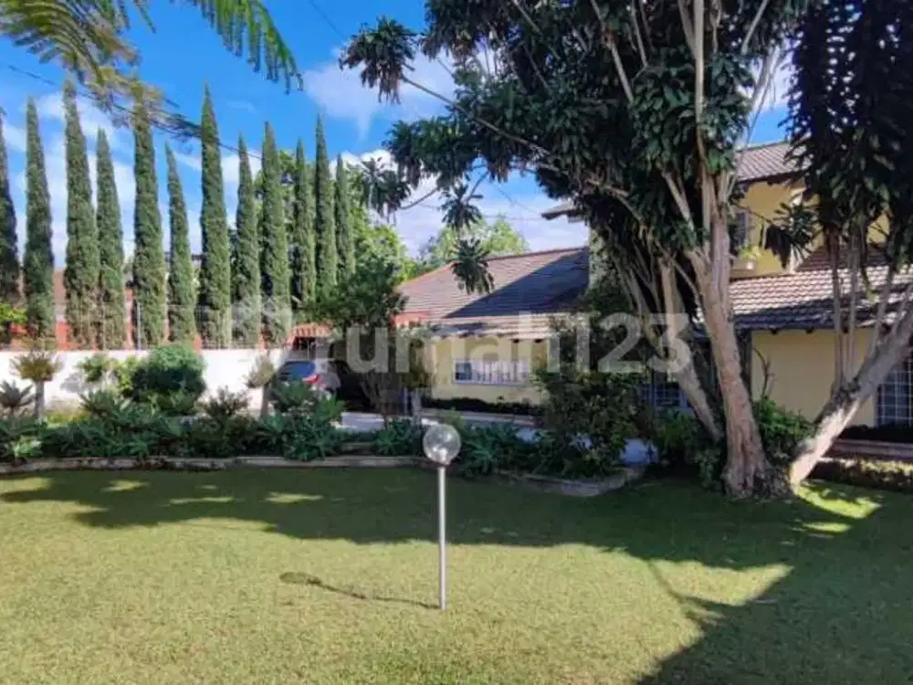 Murah!! Jual Cepat Rumah Villa di Area Kota Lembang dengan View Cantik
