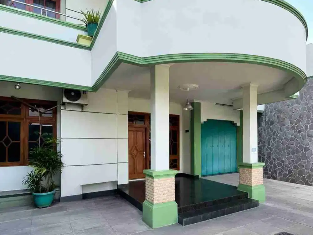 RUMAH LUAS 2 LANTAI DENGAN KOST KOSTAN YANG MASIH AKTIF DEKAT KE MALIOBORO