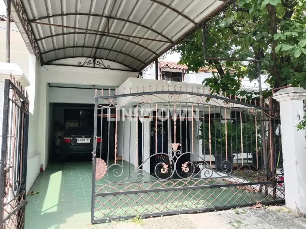 Rumah Bagus Carport Luas Jakarta Timur Siap Huni