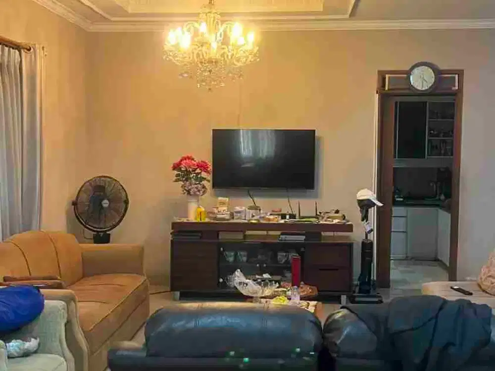 Rumah Bagus Huk Dekat Taman di Cluster Paris Kota Wisata Cibubur