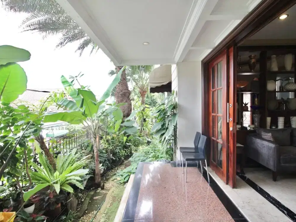 Rumah Mewah Megah 2,5 Lantai Hook Lingkungan Komplek Tenang Nyaman Area Kebayoran Lama Cidodol Jakarta Selatan