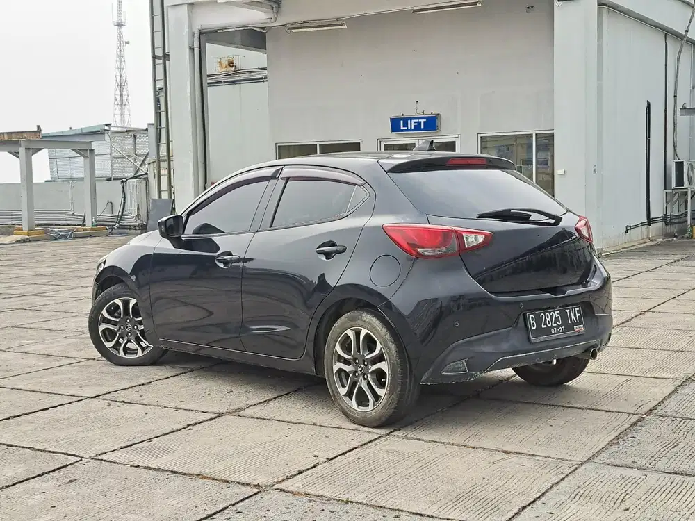 TDP 35JT SAJA MAZDA 2 R SKYACTIV AT MATIC AUTOMATIC 2016 HITAM LOW KM