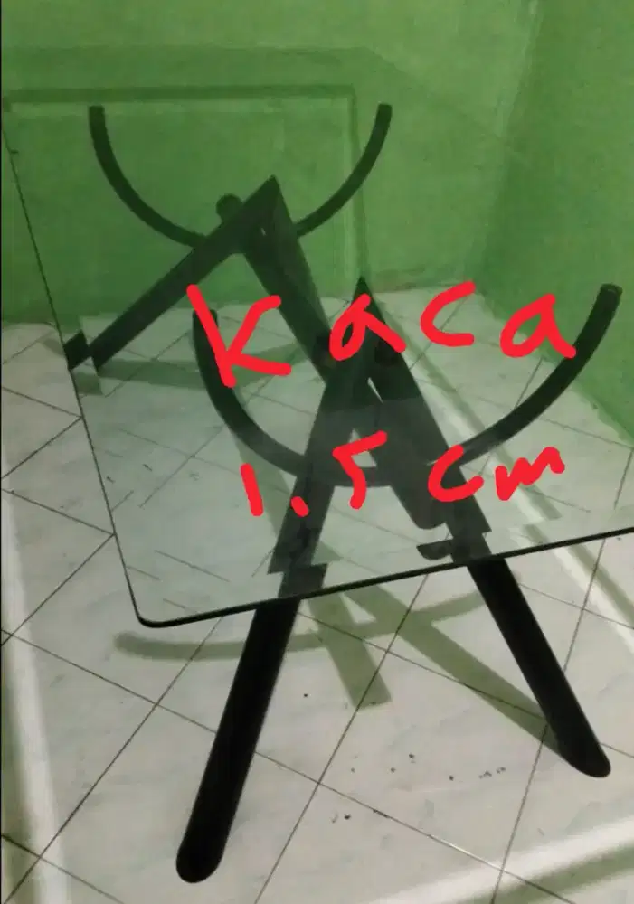Meja makan / metting