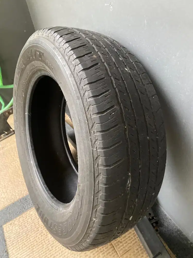 Ban Bridgestone ring 18 buat fortuner vrz