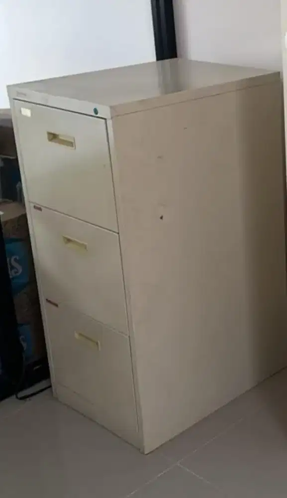 Kabinet file kuat dan kokoh bahan plat besi tebal