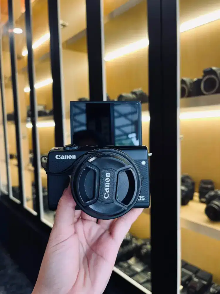 Canon Eos M100 Kit 15-45mm Mulus