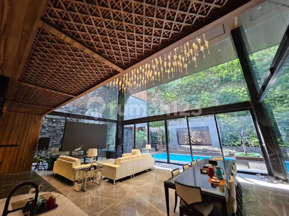 Rumah Mewah Fully Furnish dengan Gaya Tropical Concept di Pik, Hadap Selatan bisa Nego