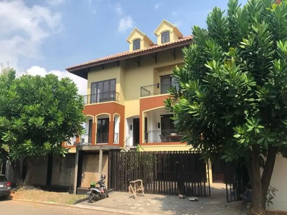 RUMAH HOOK MEWAH ADA POOL DI PIK JAKARTA UTARA DIJUAL CEPAT