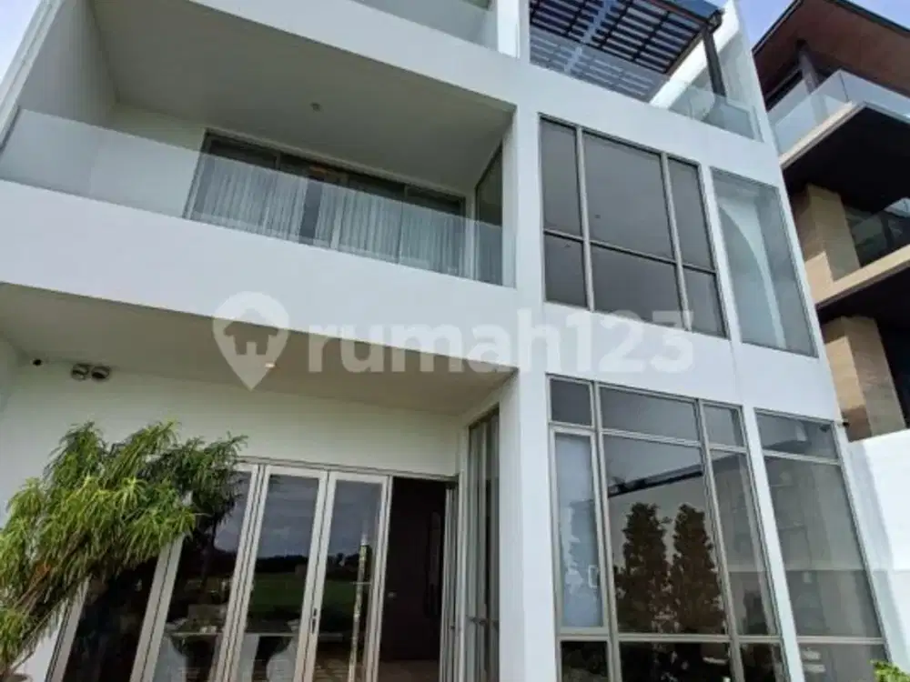 Rumah Mewah Furnished Pik, Area Full View Laut dan Golf