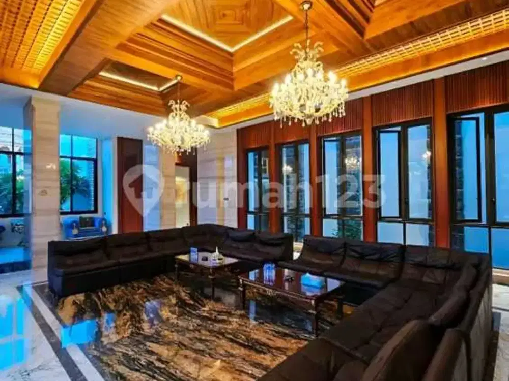 Rumah dengan Fasilitas Super Mewah di Pantai Mutiara