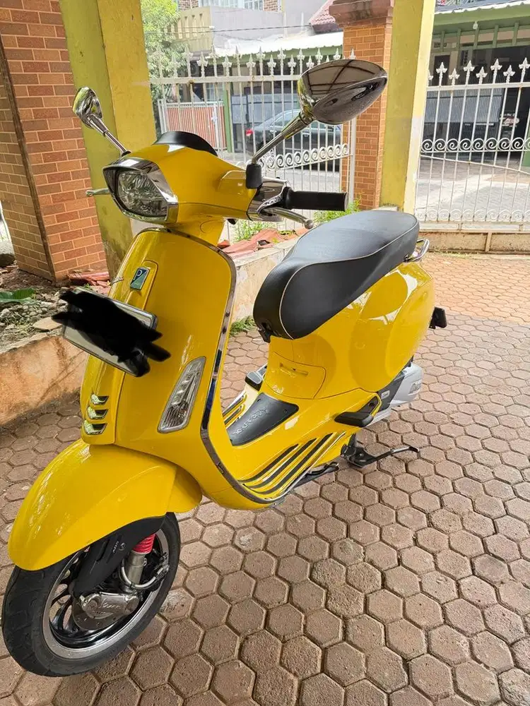 JUAL VESPA SPRINT I GET 150 ABS LED THN 2023 Mulus