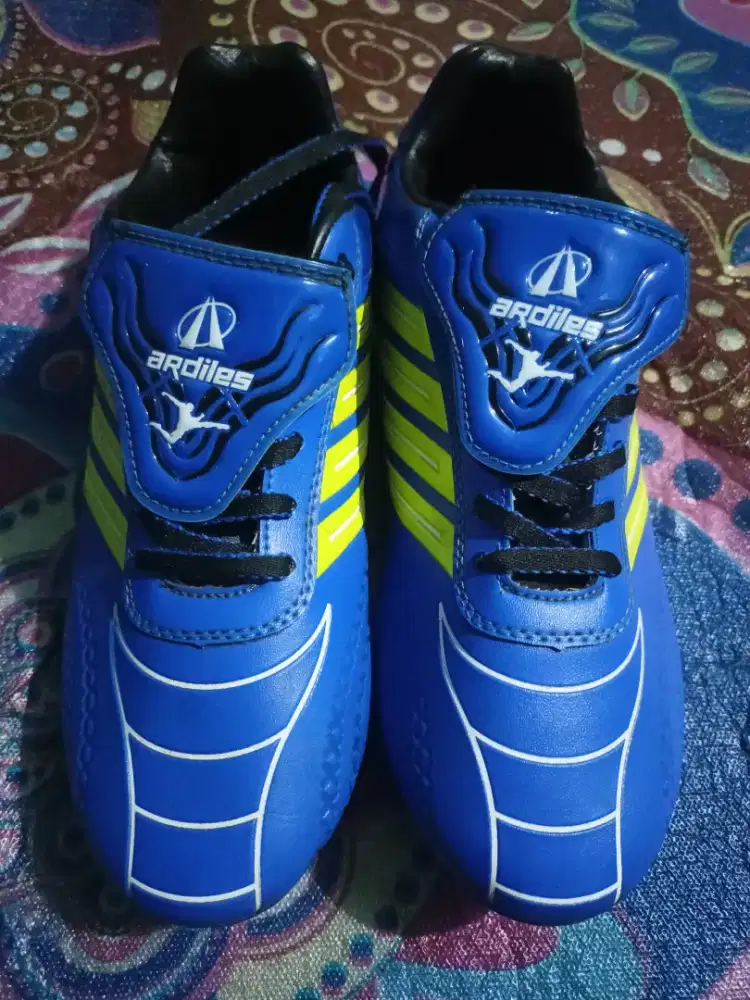 Sepatu Bola Ardiles 40