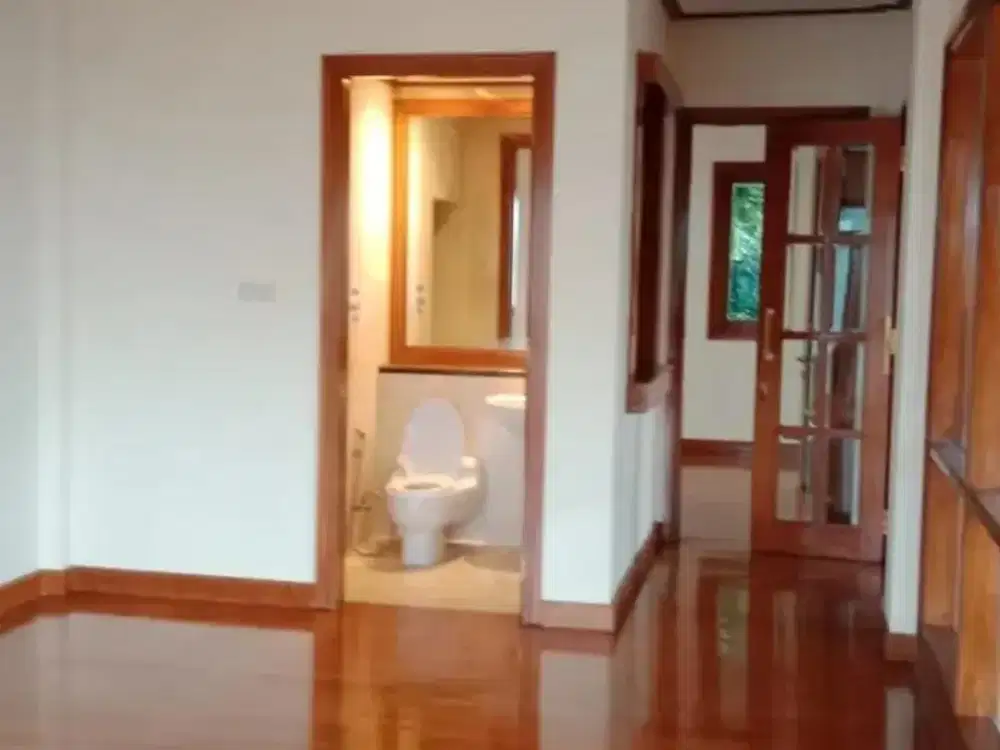TERMURAH DIJUAL VILLA BARU RENOVASI DI VILLA ISTANA BUNGA LEMBANG STRATEGIS ADA KOLAM RENANG