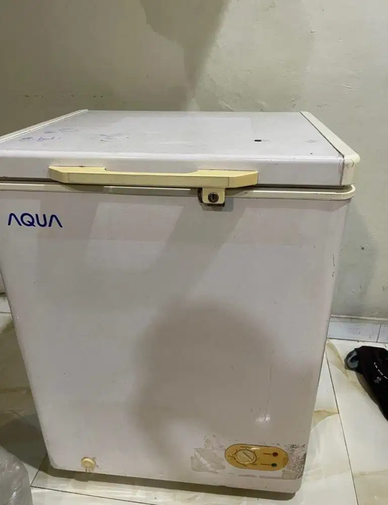 Freezer Aqua 105L berfungsi dengan baik