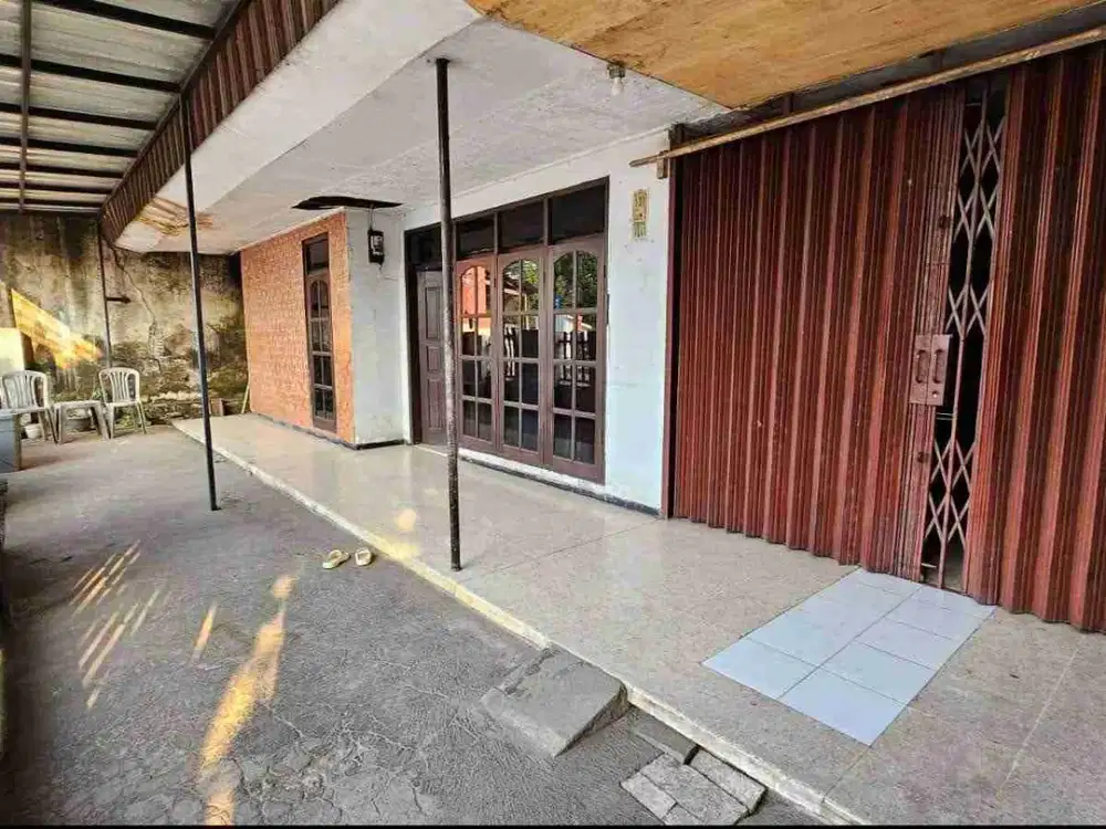 Rumah strategis pinggir jl raya di pusat bisnis kota Sumber Cirebon