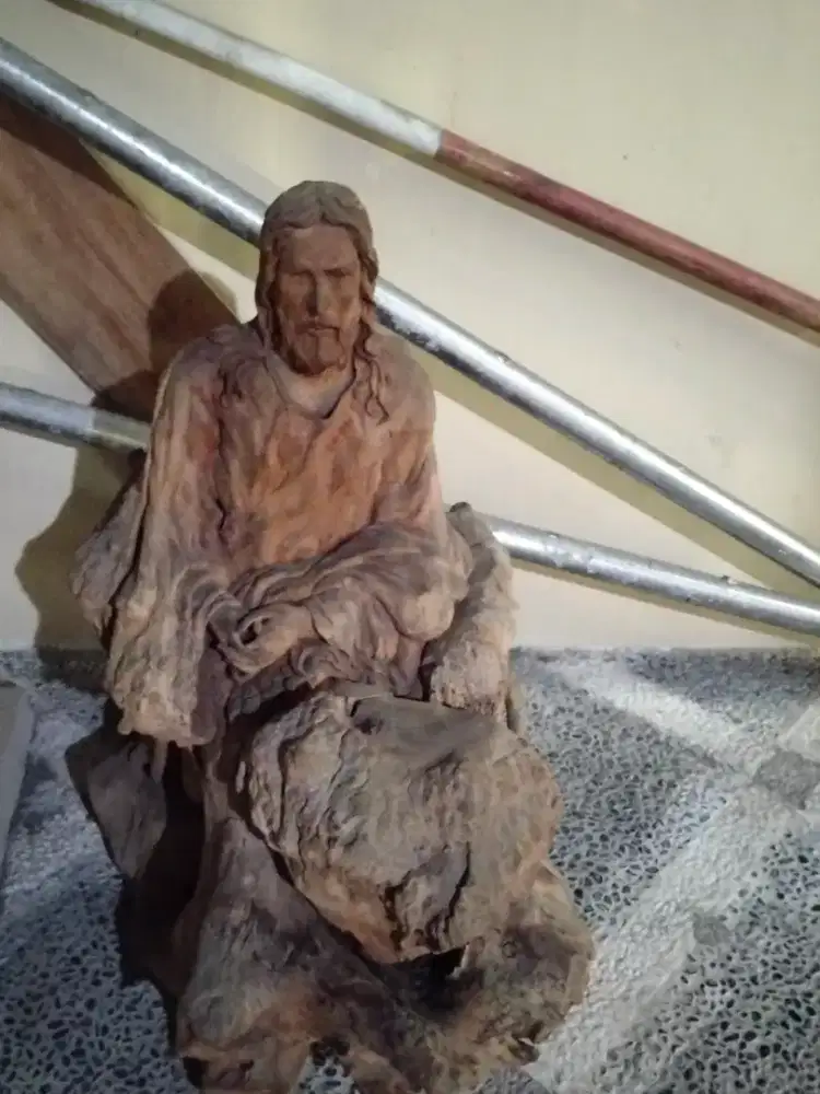 Patung Yesus Kayu Jati