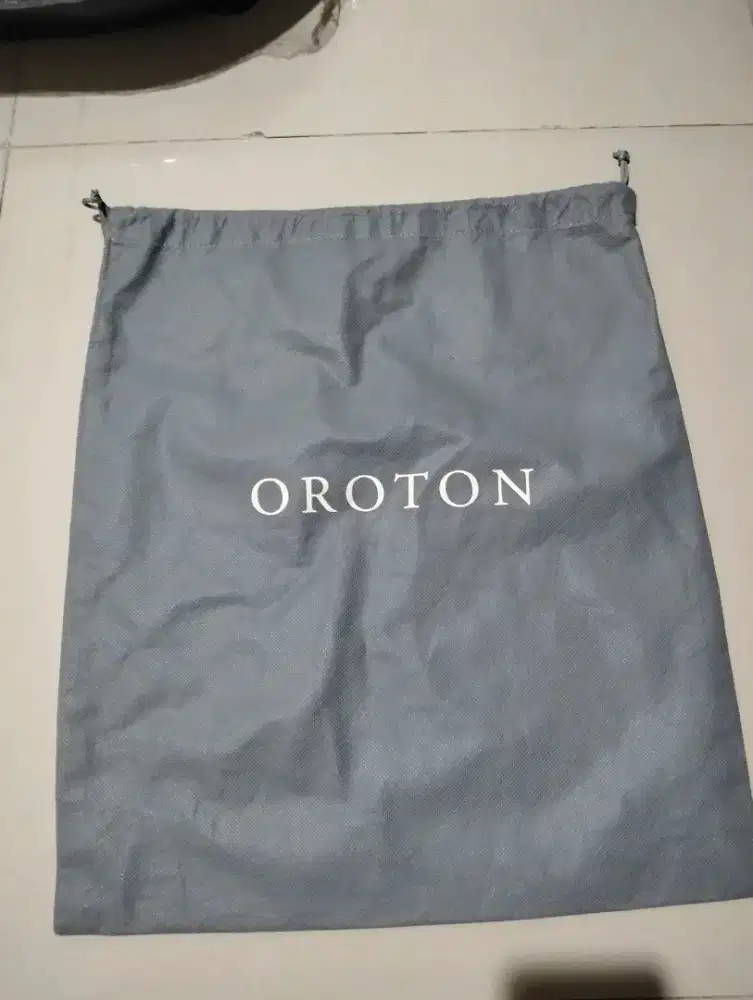 Dust Bag Oroton, 2 Macam , slide ke 2. Harga Satuan