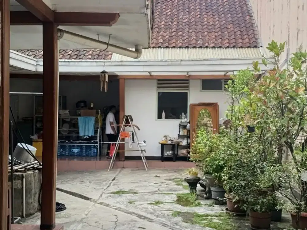 Rumah di Samping Jalan Gatot Subroto Dekat Jalan Burangrang Bandung