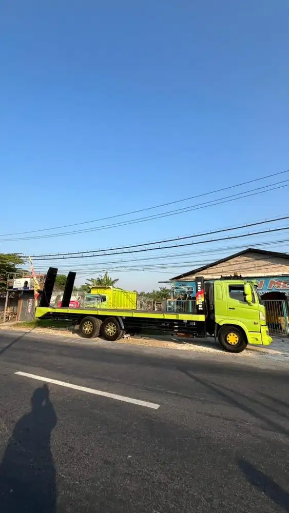 Hino self loader 2013