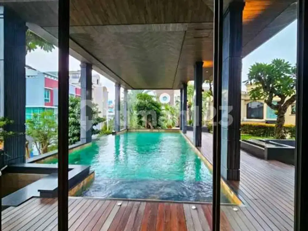 Rumah Sultan Super Mewah di Pantai Mutiara