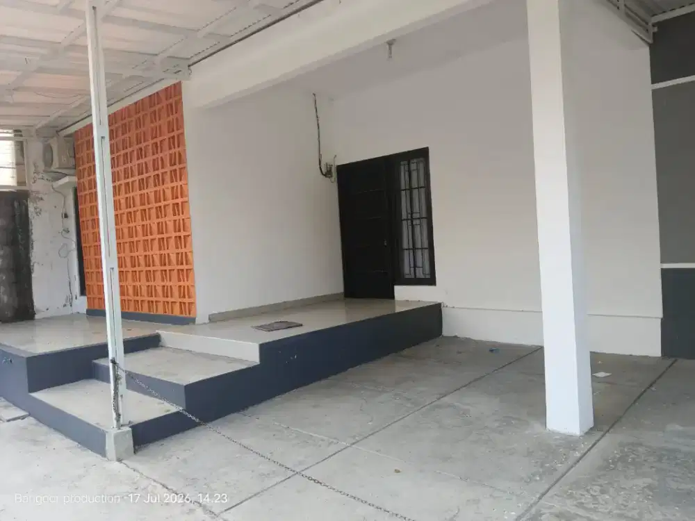 Di sewakan Rumah Minimalis LT 99 M² - LB 60M²
2 KT - 1 KM Bebas banjir