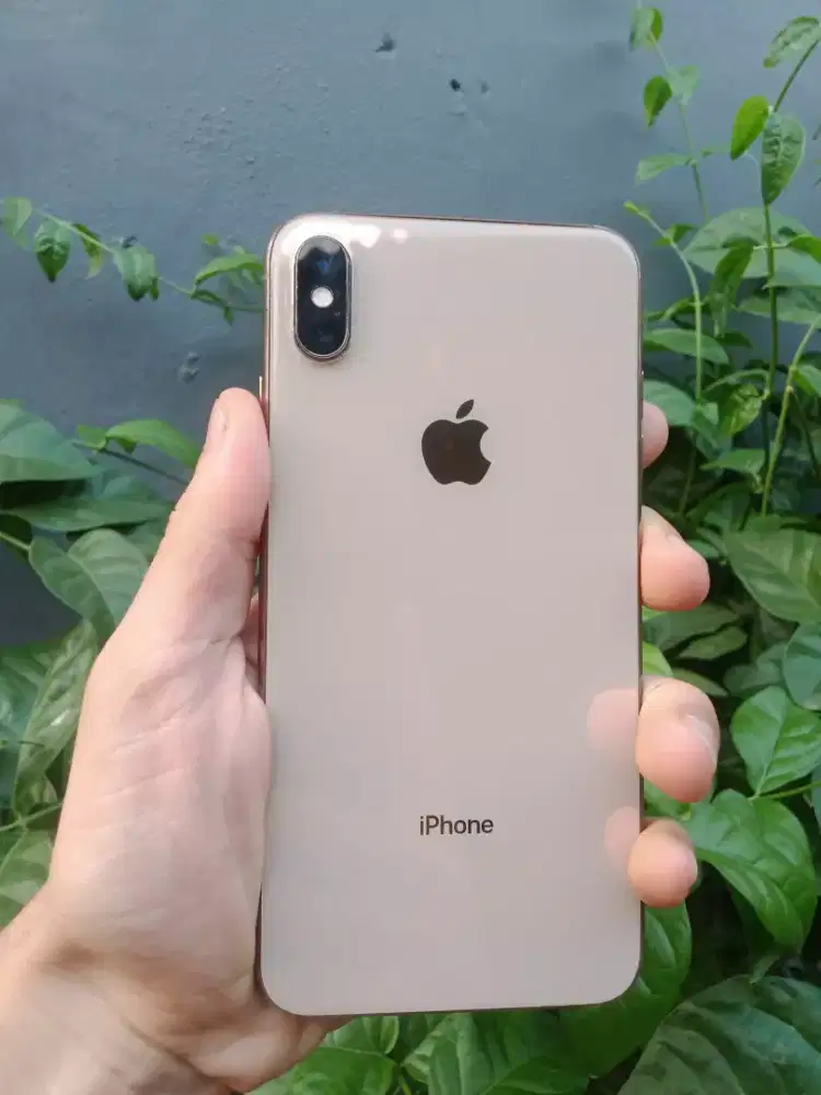 iPhone xs max 64gb gold