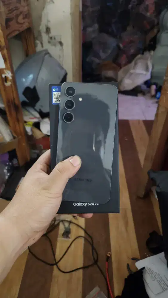 Samsung S24 FE 5G 8/256 SEIN LIKE NEW