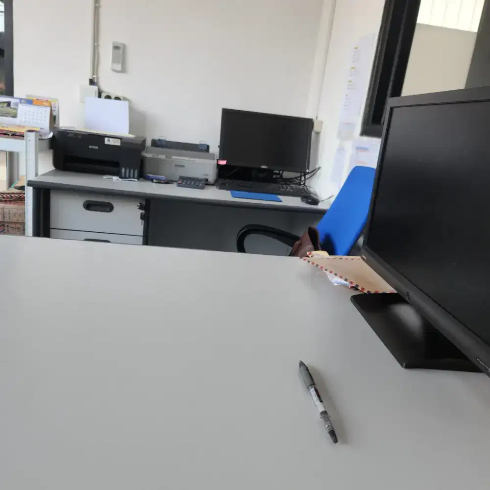 Merekrut asisten administrasi pabrik