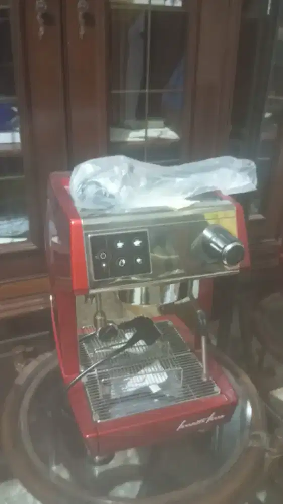 mesin kopi + satu set meja