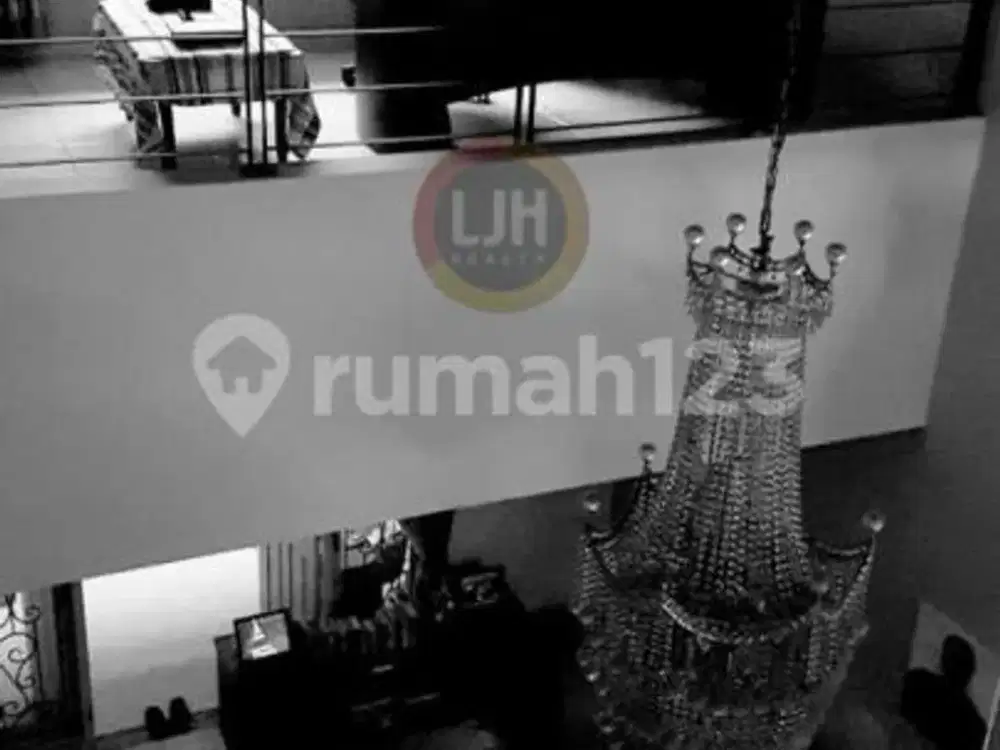 Rumah 2 Lantai Furnished di Raffles Hills - Cibubur