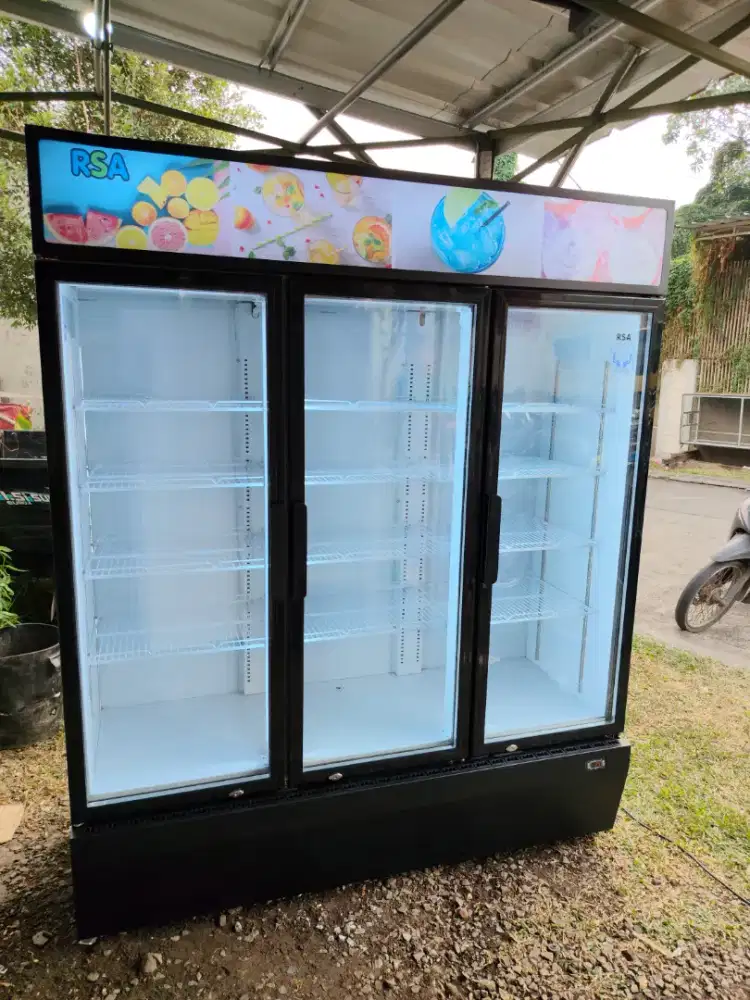 Showcase RSA 3 pintu normal semua, pemakaian 1 tahun, bon pembelian ad